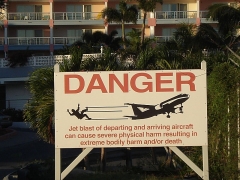 Warning sign on Maho Beach